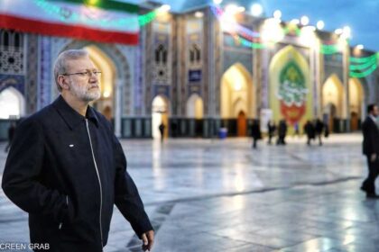 أدار الملف النووي وصمم "بروباغاندا" إيران.. من هو لاريجاني؟