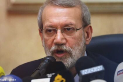 خاصما بعد لاريجاني.. هل دخلت إيران مرحلة العدّ التنازلي؟