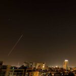 مقتل إسرائيليين في قصف صاروخي إيراني على تل أبيب