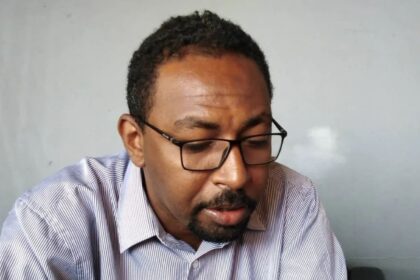 مستشار رئيس مجلس السيادة للشؤون السياسية الدكتور أمجد فريد الطيب .. من ثلاث زوايا