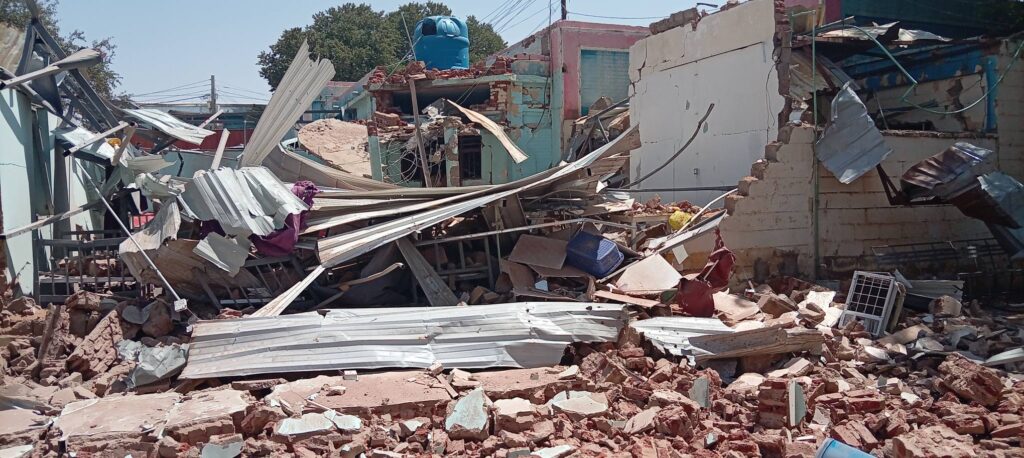 تدمير المستشفى البريطاني في الأبيض