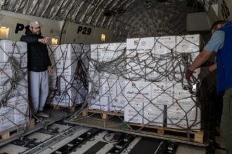 وصول طائرة إماراتية محملة بـ100 طن مساعدات لغزة