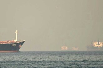 الجيش الأميركي يعيد توجيه 27 سفينة مع تصاعد أزمة هرمز