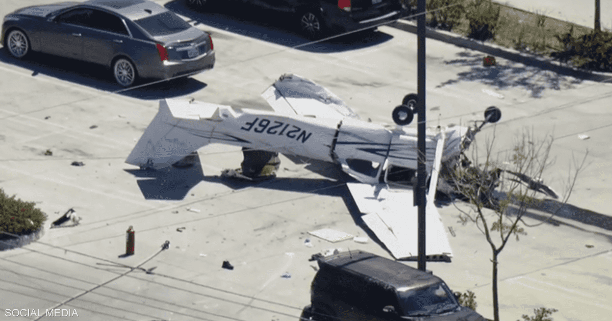 فيديو.. تحطم طائرة في موقف سيارات جنوبي كاليفورنيا
