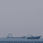 هرمز يختنق.. 3 سفن فقط تعبر شريان الطاقة خلال 24 ساعة