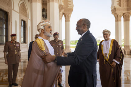 صحفي تركي يكشف الأهمية الاستراتيجية لزيارة البرهان إلى السعودية وعمان