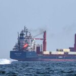 سفينة حاويات تُطالب بإيقافها قبالة ساحل عمان وإطلاق نار عليها من قبل زورق إيراني