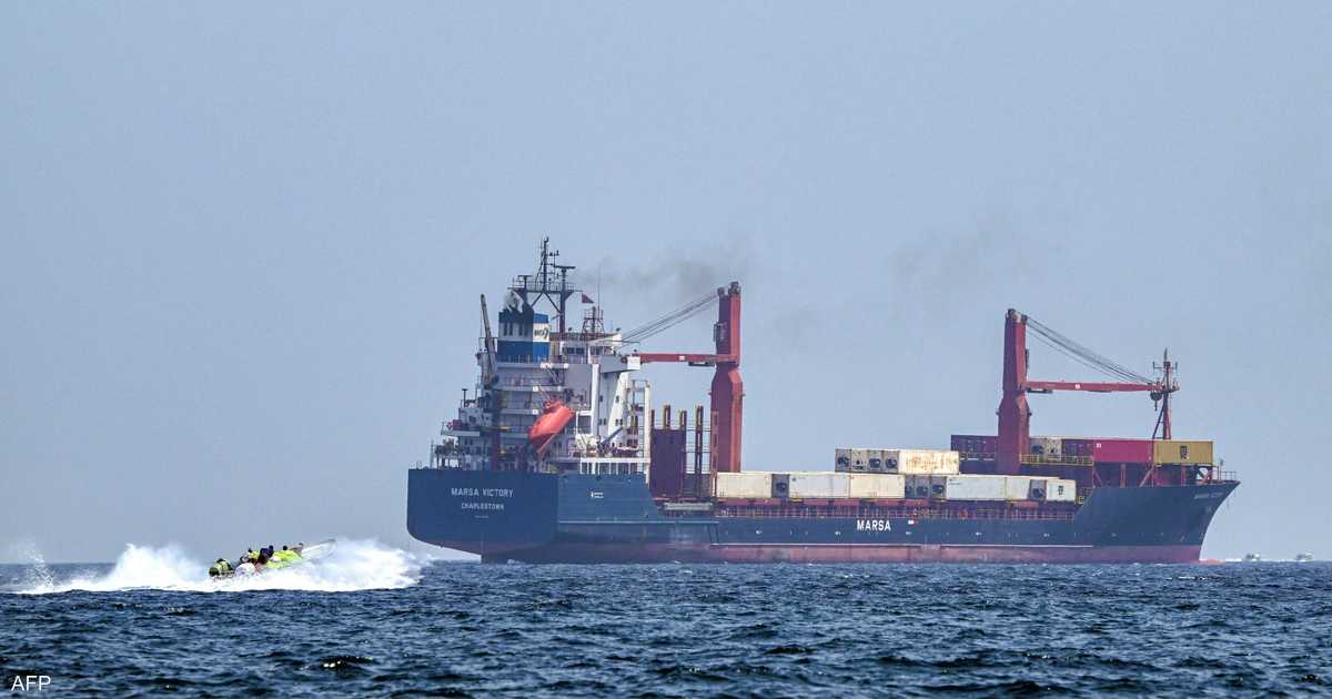 سفينة حاويات تُطالب بإيقافها قبالة ساحل عمان وإطلاق نار عليها من قبل زورق إيراني