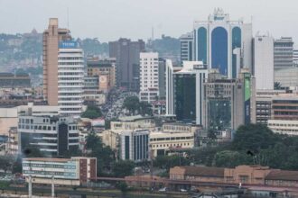 أوغندا تستقبل أول رحلة تحمل مرحلين من الولايات المتحدة