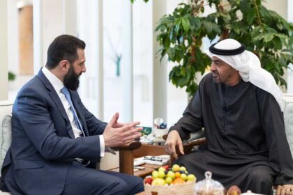 محمد بن زايد والرئيس السوري يبحثان تعزيز التعاون الأخوي والتنموي بين البلدين ويتبادلان وجهات النظر بشأن القضايا الإقليمية.