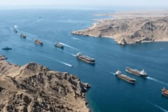 إيران تعلن فتح مضيق هرمز بالكامل وانهيار كبير في أسعار النفط