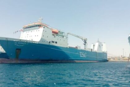 اغلاق ميناء السويس لسوء الأحوال الجوية