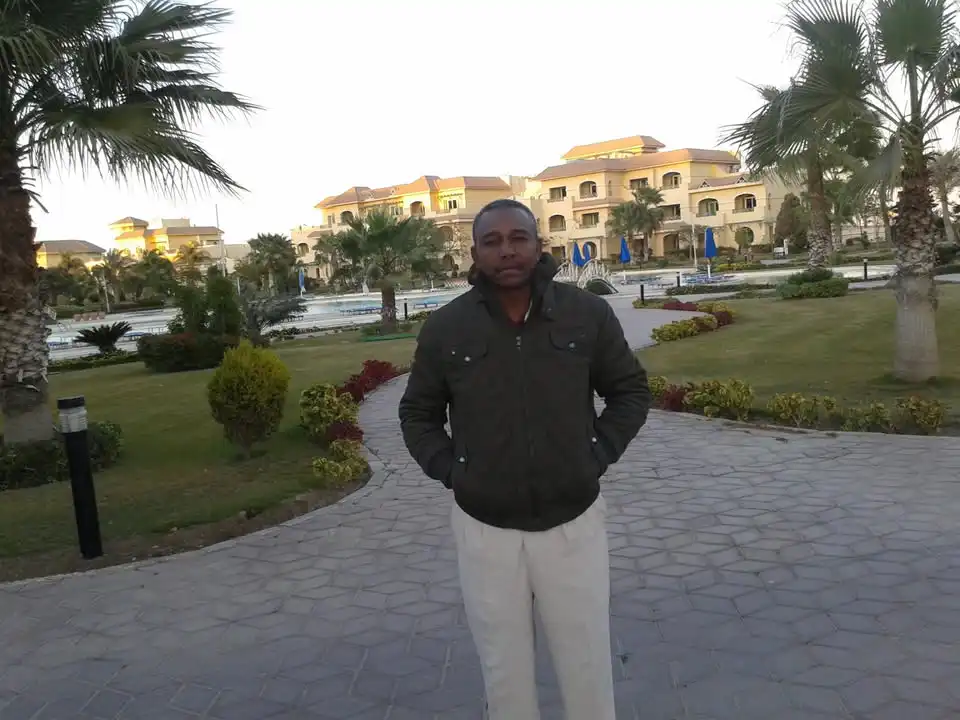 معلم يعلن اعتزال مراقبة امتحانات الشهادة بسبب “البخرات” ويكشف قصته