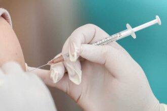 وزارة الصحة الأميركية توقف نشر دراسة حول فعالية لقاح كوفيد-19 بسبب خلافات منهجية