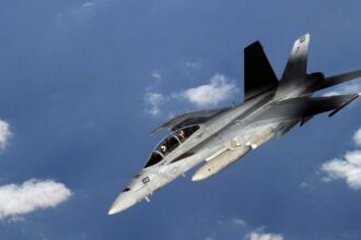 القنبلة الجديدة تثبت قدرتها على الضربات البعيدة من على متن حاملات الطائرات