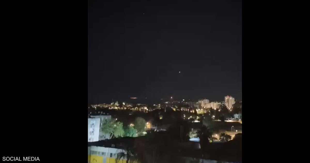 إسرائيل تُعلن اعتراض مقذوفات من لبنان بعد قتال متصاعد على الحدود