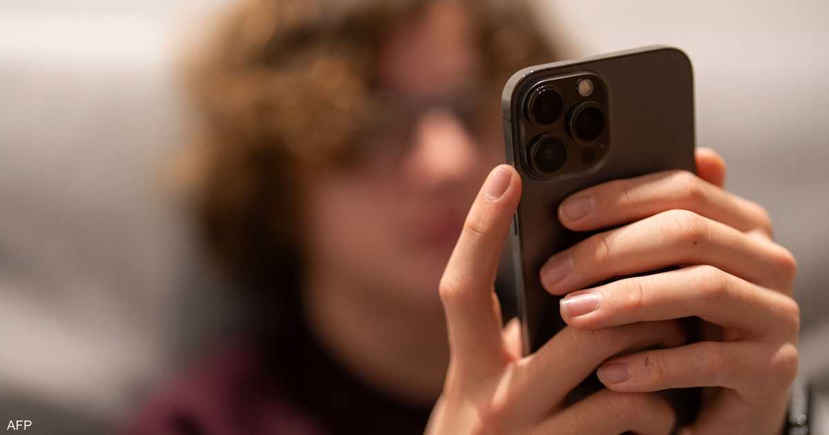 مشروع قانون جديد يهدف إلى تعديل تشريعات ويحظر استخدام الأطفال لمنصات التواصل الاجتماعي دون سن 15 عاماً.