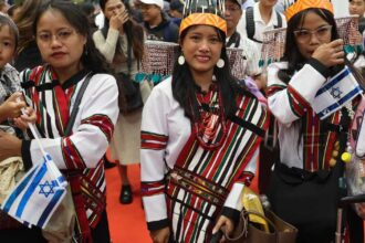 أول موجة من الهنود المتحدرين من سبط منسى يصلون إلى إسرائيل