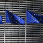 قادة الاتحاد الأوروبي يوافقون على إعداد خطط لتفعيل بند المساعدة المتبادلة.