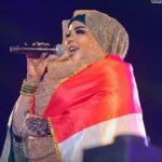 الفنانة ندى القلعة تغني لـ”البرهان والسيسي” في أول ظهور جماهيري بالقاهرة بعد غياب 3 سنوات