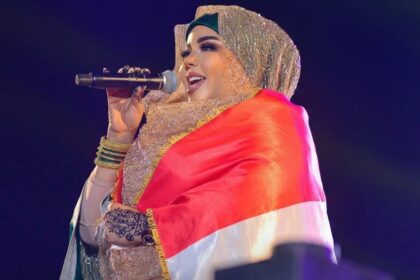 الفنانة ندى القلعة تغني لـ”البرهان والسيسي” في أول ظهور جماهيري بالقاهرة بعد غياب 3 سنوات