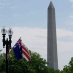 خطأ في رفع الأعلام الأسترالية لاستقبال الملك البريطاني في واشنطن يتم تداركه بسرعة