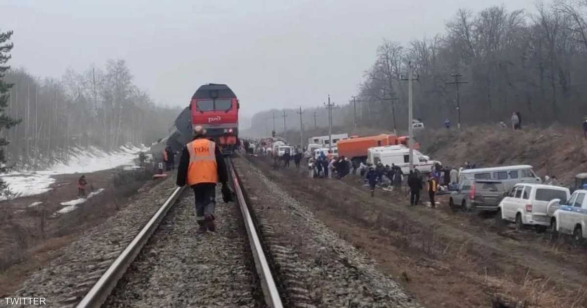 فيديو.. 22 جريحا إثر خروج قطار عن مساره في روسيا