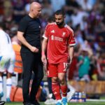 صلاح يغادر لقاء ليفربول متأثراً بآلام العضلة الخلفية ويغيب عن بقية المباراة