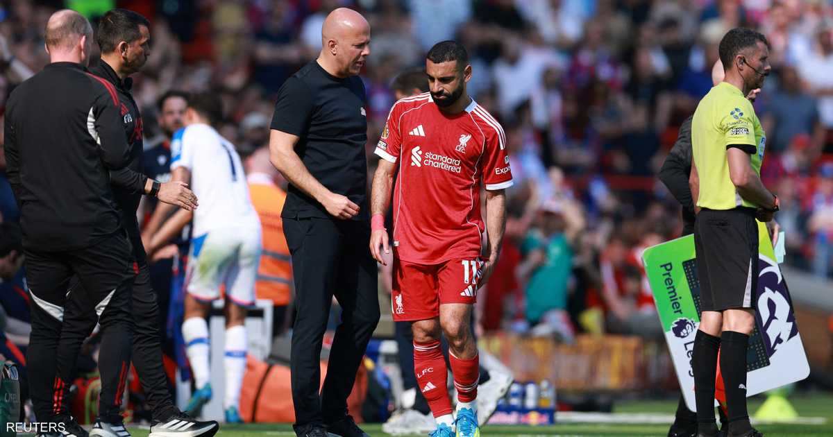 صلاح يغادر لقاء ليفربول متأثراً بآلام العضلة الخلفية ويغيب عن بقية المباراة