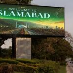 عراقجي يعود إلى إسلام آباد بعد زيارة سلطنة عمان