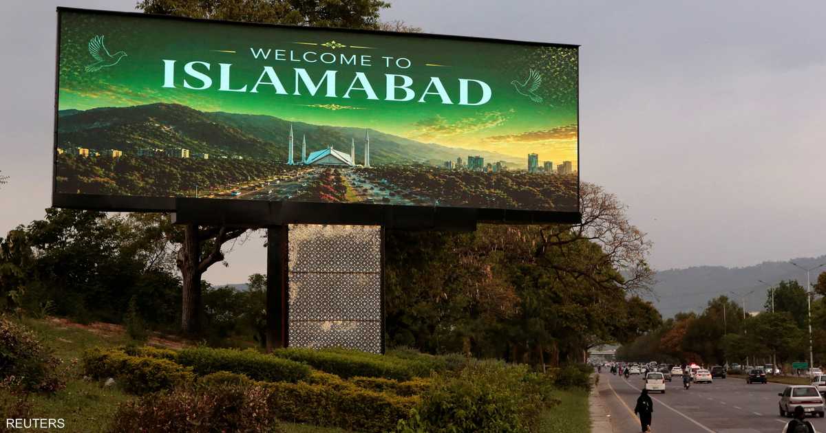 عراقجي يعود إلى إسلام آباد بعد زيارة سلطنة عمان