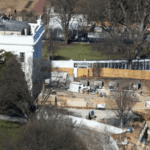 ترامب يطالب بإسقاط دعوى قاعة الاحتفالات بعد هجوم واشنطن ويؤكد على أمنها وتقدم بنائها