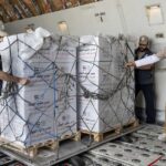 الإمارات تصل شحنة جديدة من المساعدات الغذائية إلى قطاع غزة عبر جسر حميد الجوي