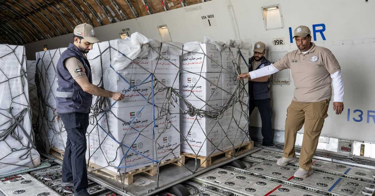 الإمارات تصل شحنة جديدة من المساعدات الغذائية إلى قطاع غزة عبر جسر حميد الجوي