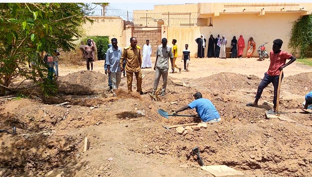 استأنفت محلية الخرطوم عمليات نبش ونقل رفاة معركة الكرامة.