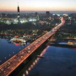 الحكومة المصرية تعيد المواعيد الطبيعية للمحال التجارية والمطاعم بعد إيقاف قرار الغلق في الساعة 11 مساء.