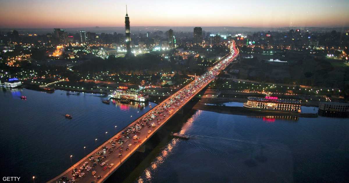 الحكومة المصرية تعيد المواعيد الطبيعية للمحال التجارية والمطاعم بعد إيقاف قرار الغلق في الساعة 11 مساء.