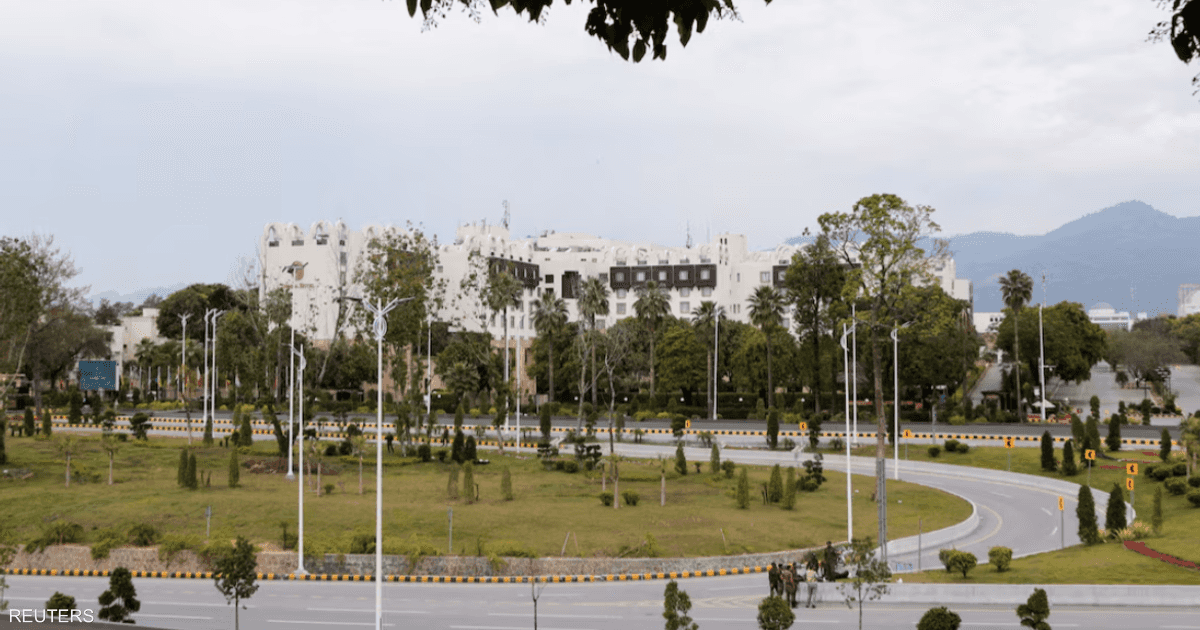 تنتهي القيود المرورية حول فندق سيرينا والمنطقة الحمراء في إسلام آباد اليوم.