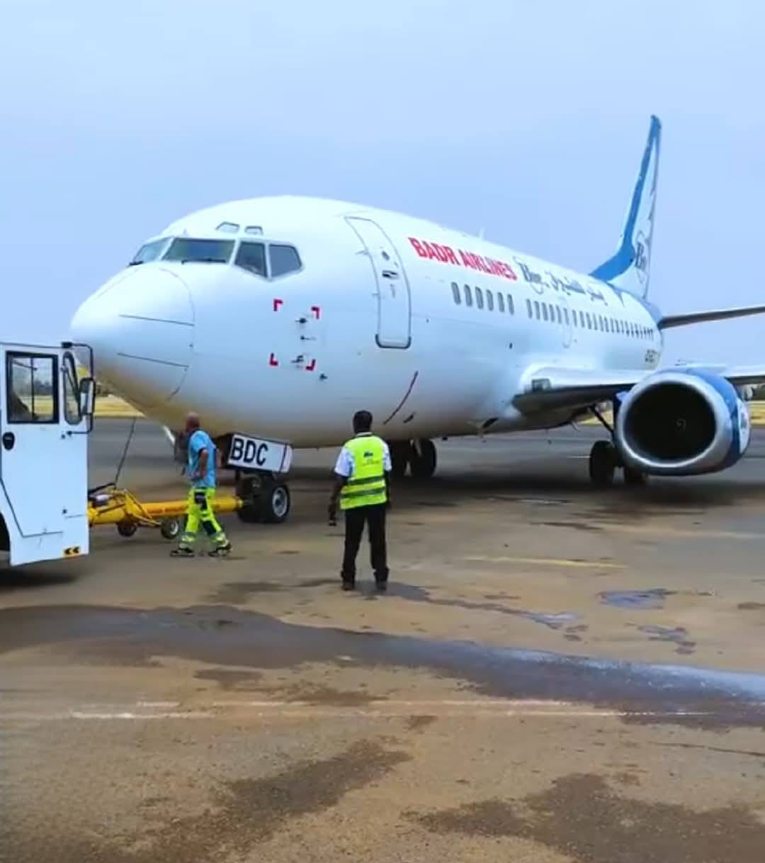 تحولت رحلة طائرة بدر للطيران بعدة لمساعدة راكبة مريضة فجأة.