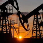 ارتفعت أسعار النفط متأثرة بمفاوضات إيران وروسيا وسط توقعات بإنهاء الحرب.