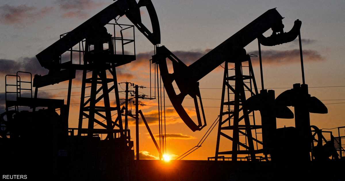 ارتفعت أسعار النفط متأثرة بمفاوضات إيران وروسيا وسط توقعات بإنهاء الحرب.