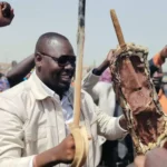 جماهير تستقبل مبارك أردول في مطار بورتسودان عائدًا من مؤتمر برلين