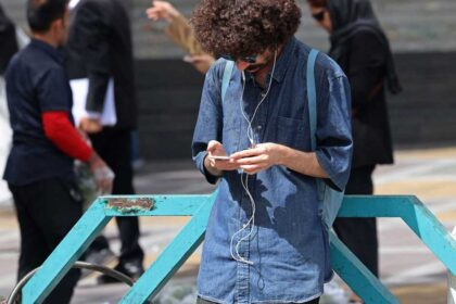 تطبيق نوسكرول الجديد يستخدم الذكاء الاصطناعي لتنظيف تدفقات التغريدات.