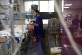 استهداف أطباء الاحتجاجات في إيران يثير مخاوف من انتهاك مبدأ الحياد الطبي