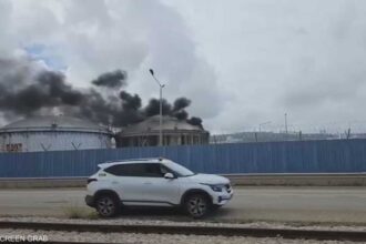 إسرائيل.. سقوط شظايا صواريخ إيرانية بمواقع في حيفا