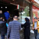 تأخر الرواتب وانهيار الاقتصاد يهددان استقرار إيران