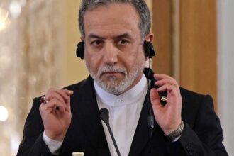 إيران وعُمان تؤكدان أهمية الحوار لضمان أمن مضيق هرمز وتنسيق الموقف مع روسيا بشأن تطورات المنطقة