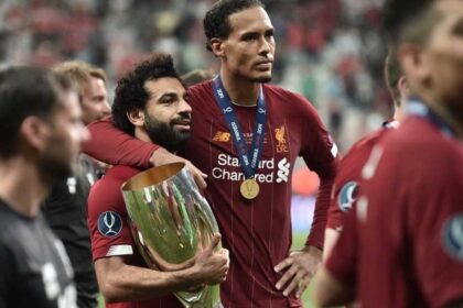 صلاح يغادر ليفربول مصاباً قبل نهاية الموسم وغيابه يثير قلقاً قبل رحيله المتوقع.