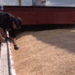 إسرائيل تنتظر إذن رسو سفينة تحمل حبوباً أوكرانية مسروقة وكييف تحذر من عواقب دبلوماسية وقضائية.