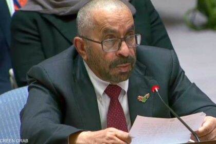 طالب إيران بتقديم تعويضات عن أعمالها غير المشروعة في مضيق هرمز.